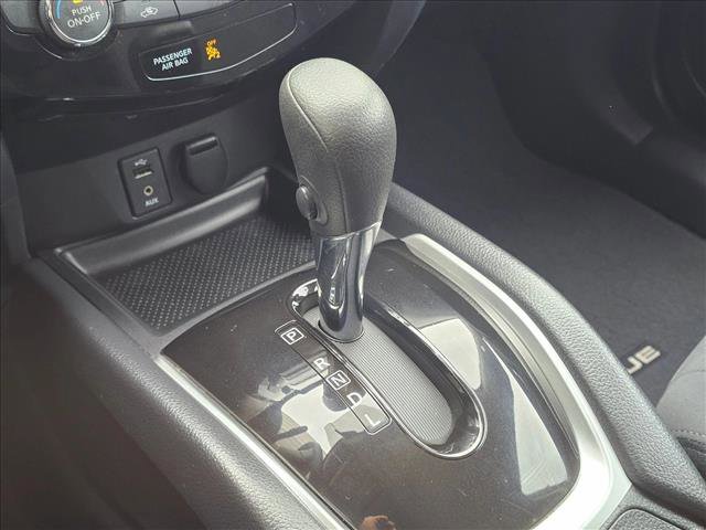 Used 2016 Nissan Rogue SV image 27