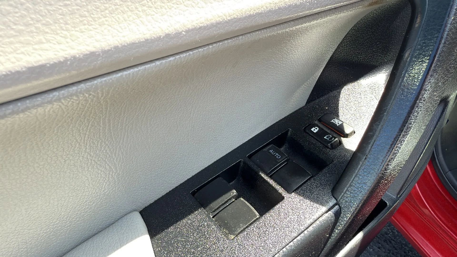 Used 2014 Toyota Corolla LE image 11