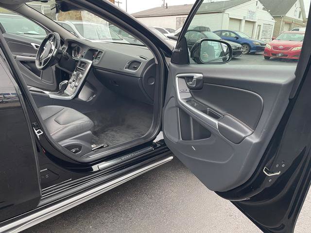 Used 2016 Volvo V60 T5 Cross Country w/ Convenience Package image 12