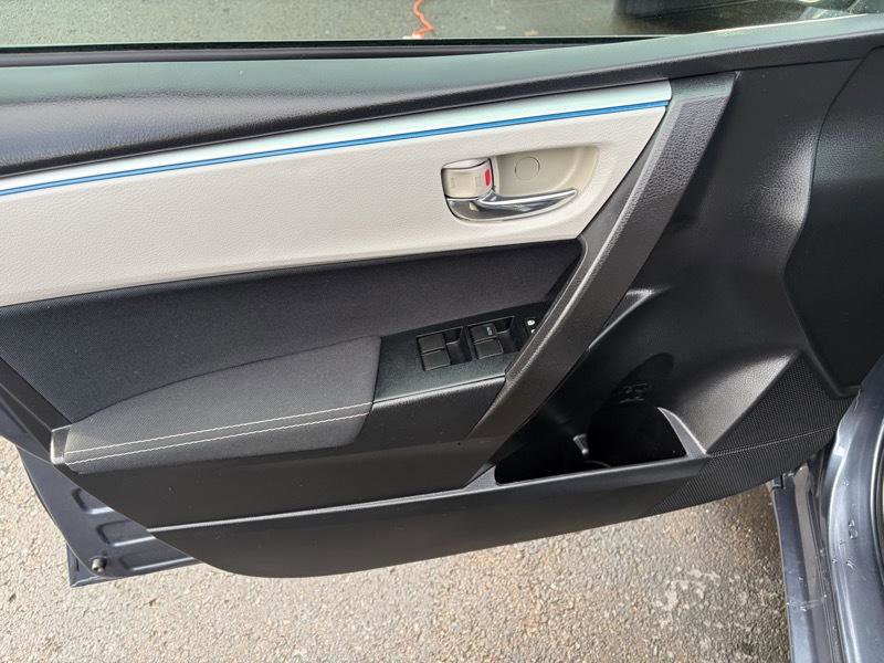Used 2015 Toyota Corolla LE FWD image 9