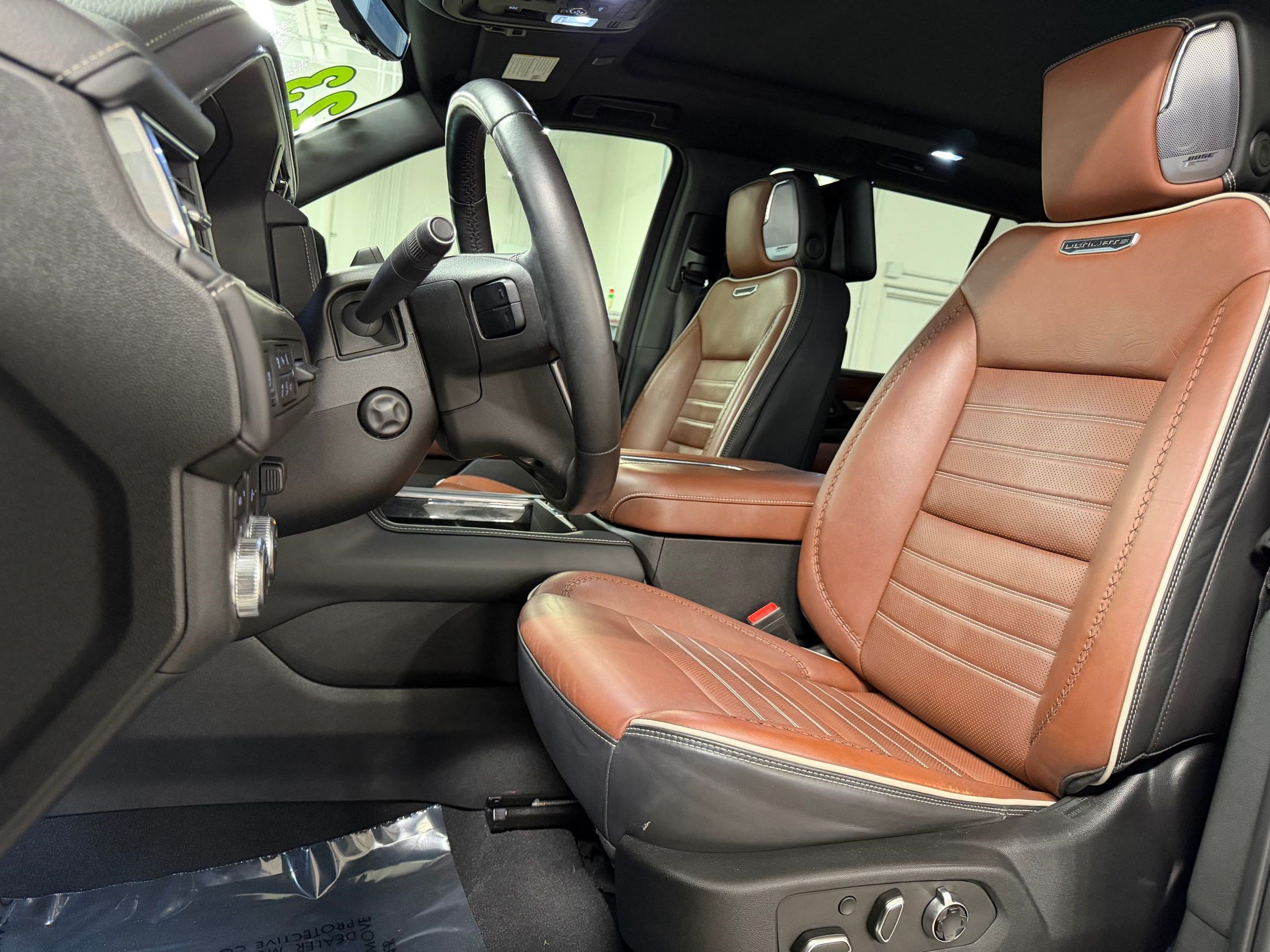 Used 2023 GMC Yukon XL Denali Ultimate AWD/4WD image 5