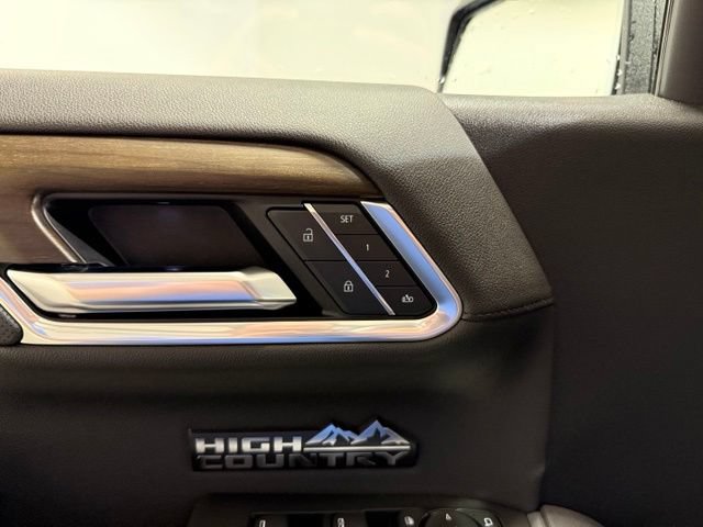 Used 2025 Chevrolet Silverado 1500 High Country AWD/4WD image 10