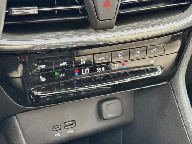 Used 2025 Buick Encore GX Avenir AWD/4WD image 19