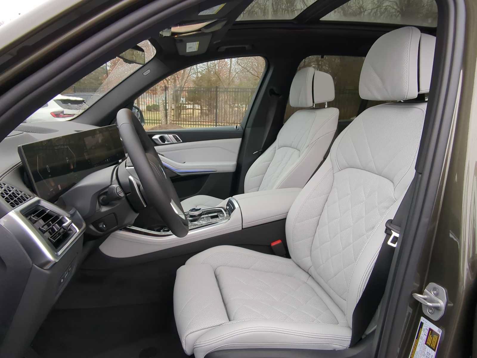 Used 2026 BMW X5 xDrive40i w/ Executive Package AWD/4WD image 17