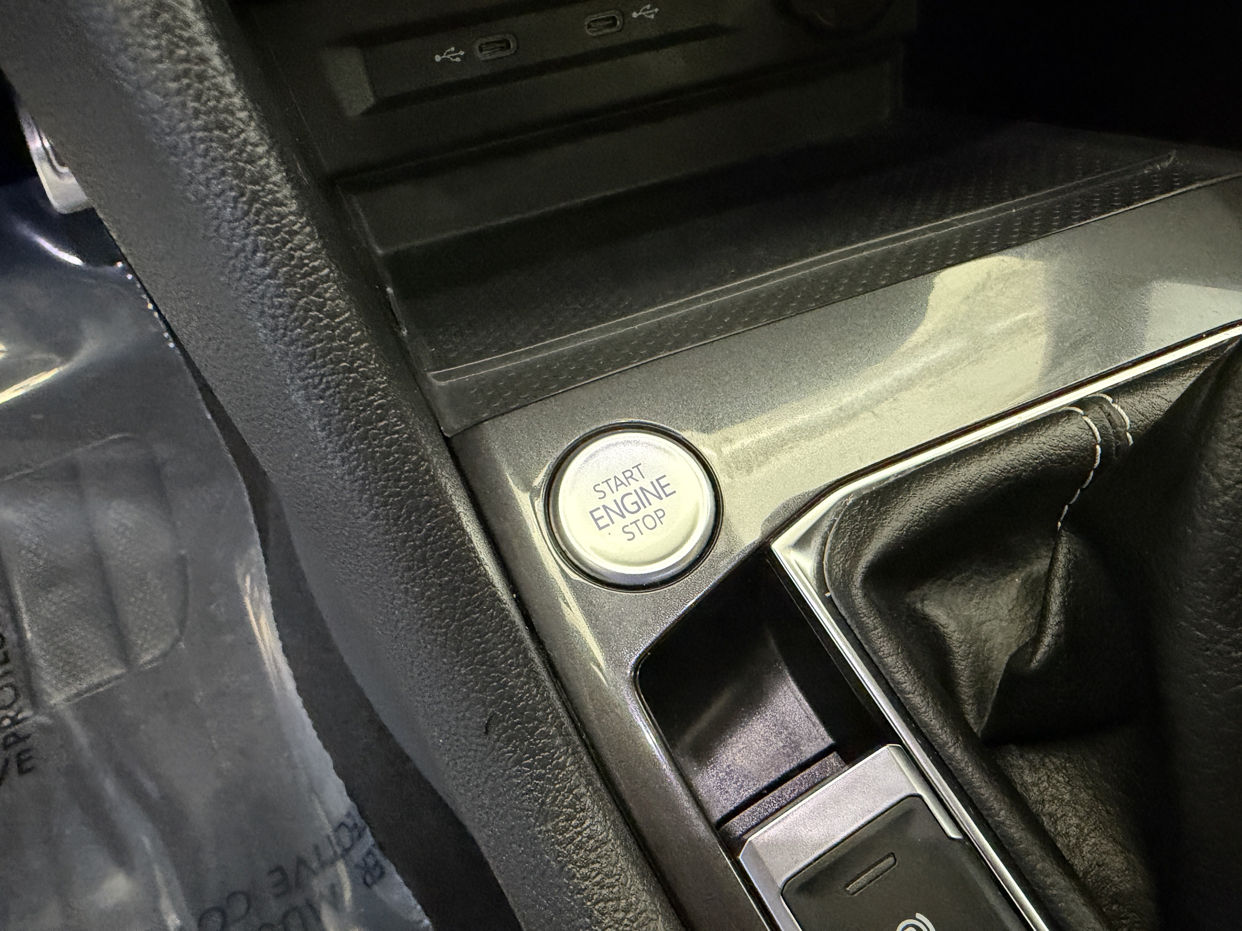 Used 2024 Volkswagen Tiguan SE R-Line AWD/4WD image 22