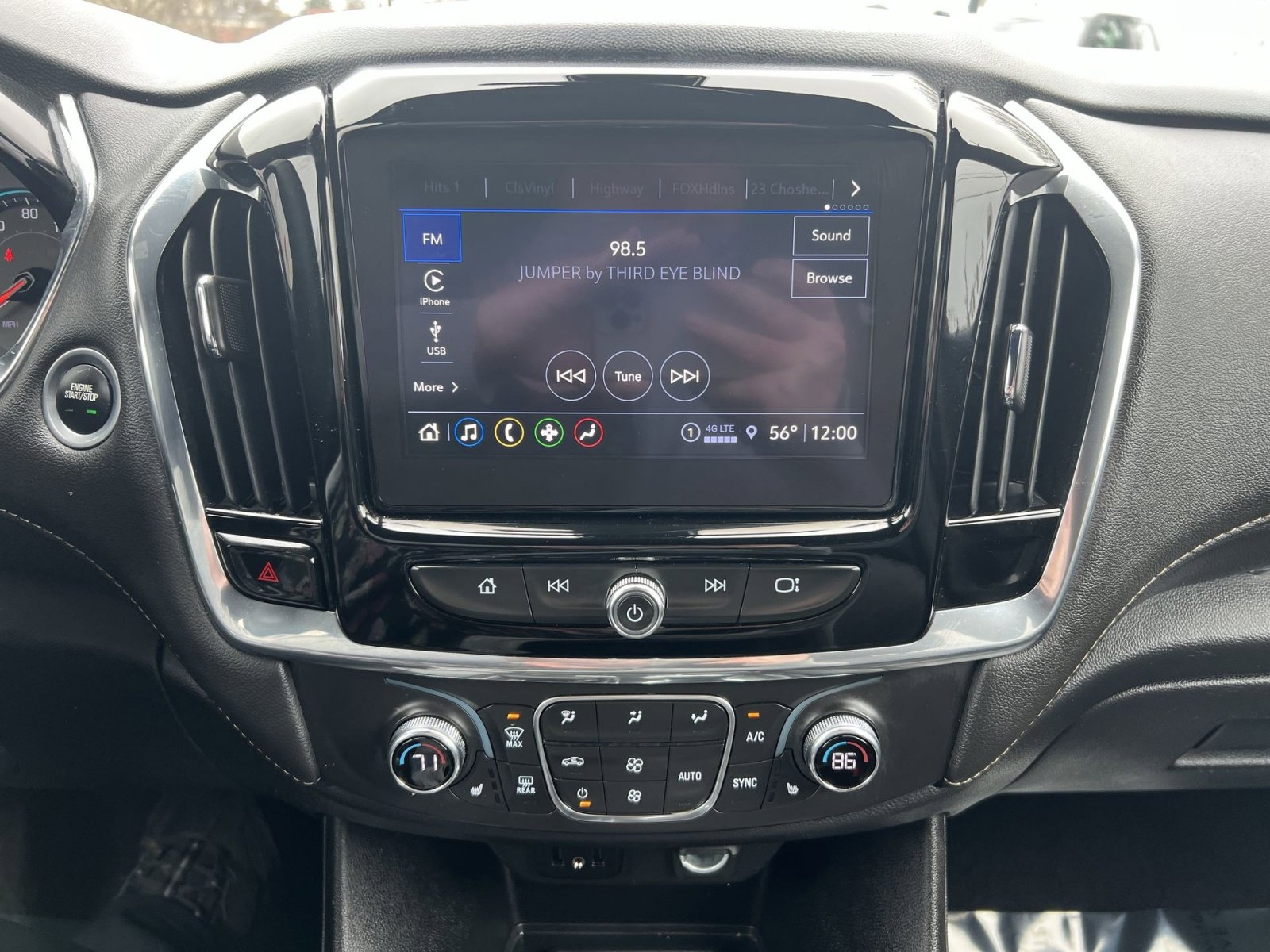 Used 2023 Chevrolet Traverse LT image 18