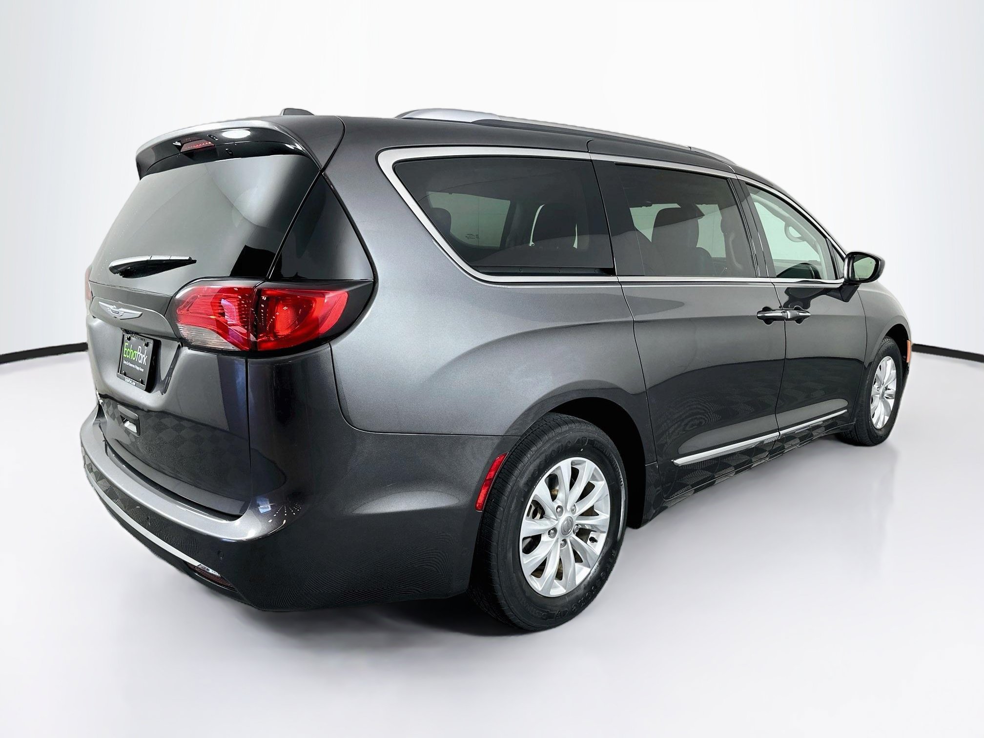 Used 2019 Chrysler Pacifica Touring-L FWD image 9