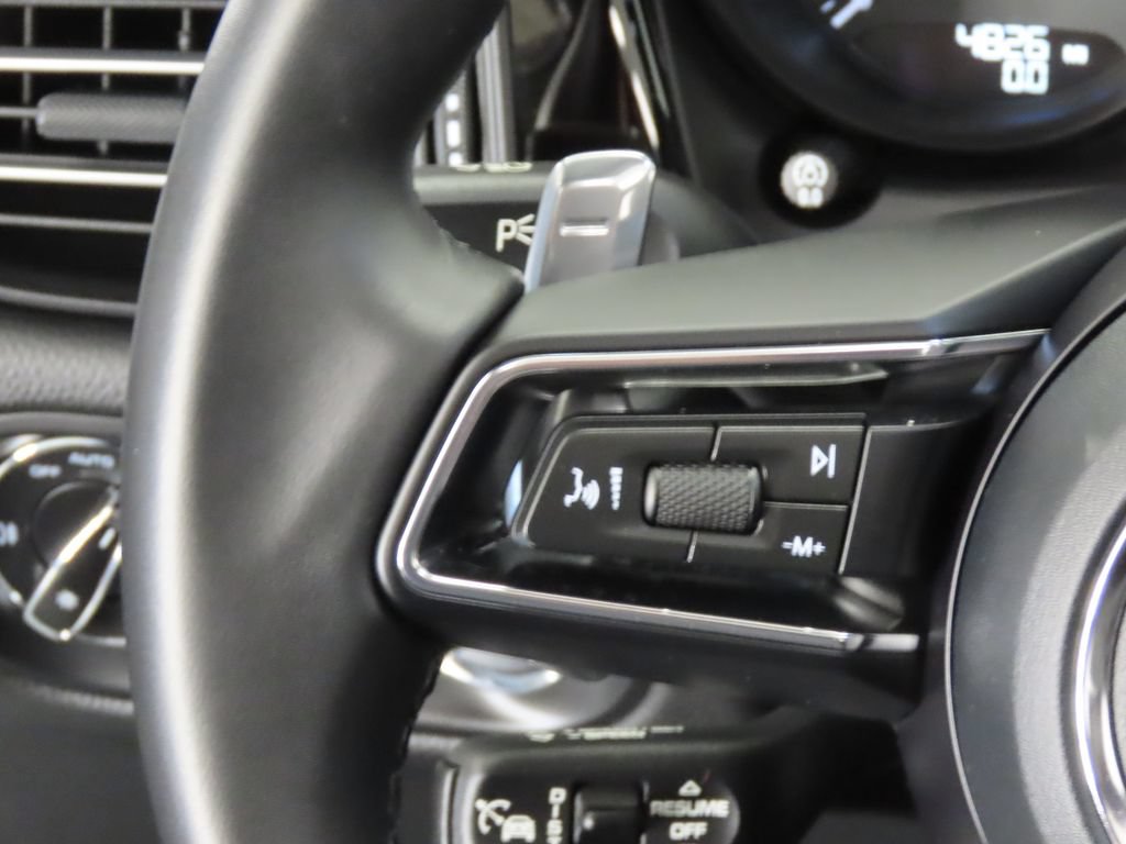 Certified 2026 Porsche Macan AWD/4WD image 19
