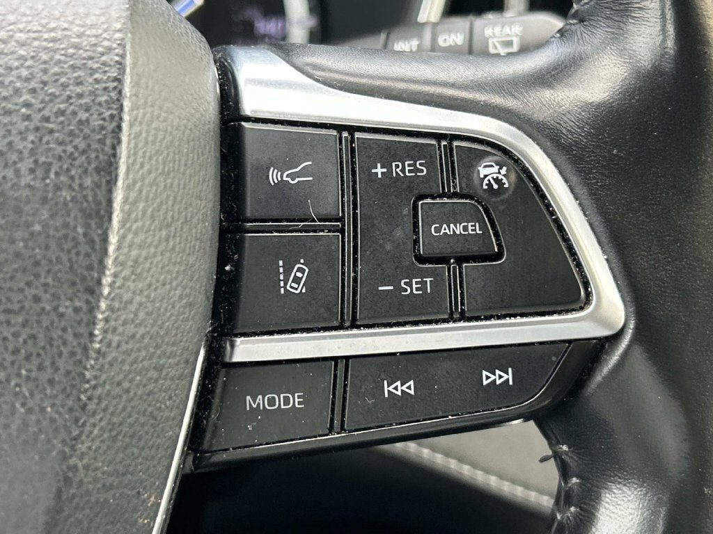 Used 2020 Toyota Highlander XLE AWD/4WD image 32