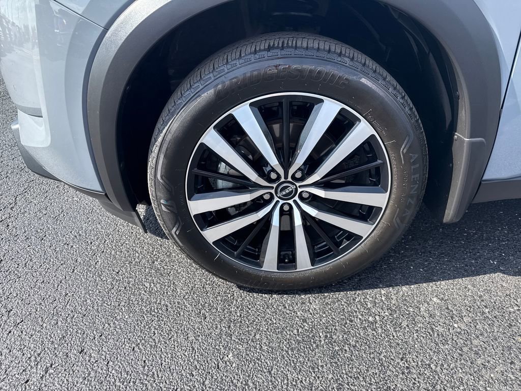 Used 2025 Nissan Pathfinder Platinum image 32