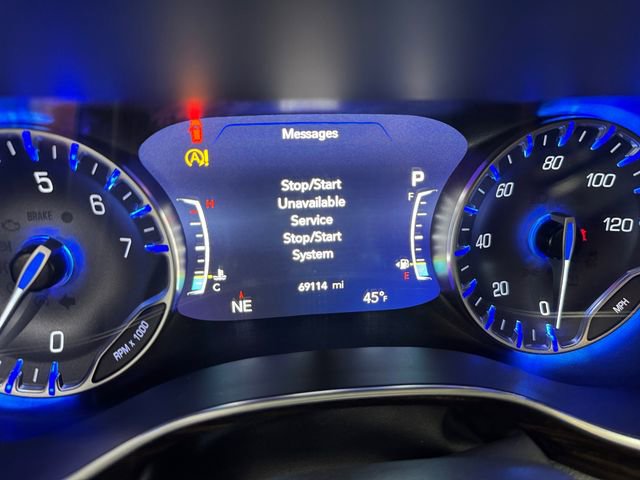 Used 2022 Chrysler Pacifica Pinnacle image 2