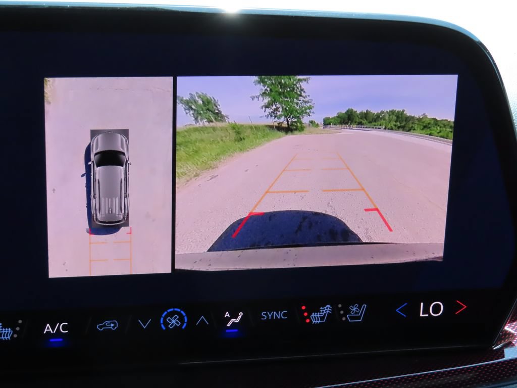 New 2026 Chevrolet Traverse RS w/ LPO, Floor Liner Package AWD/4WD image 9