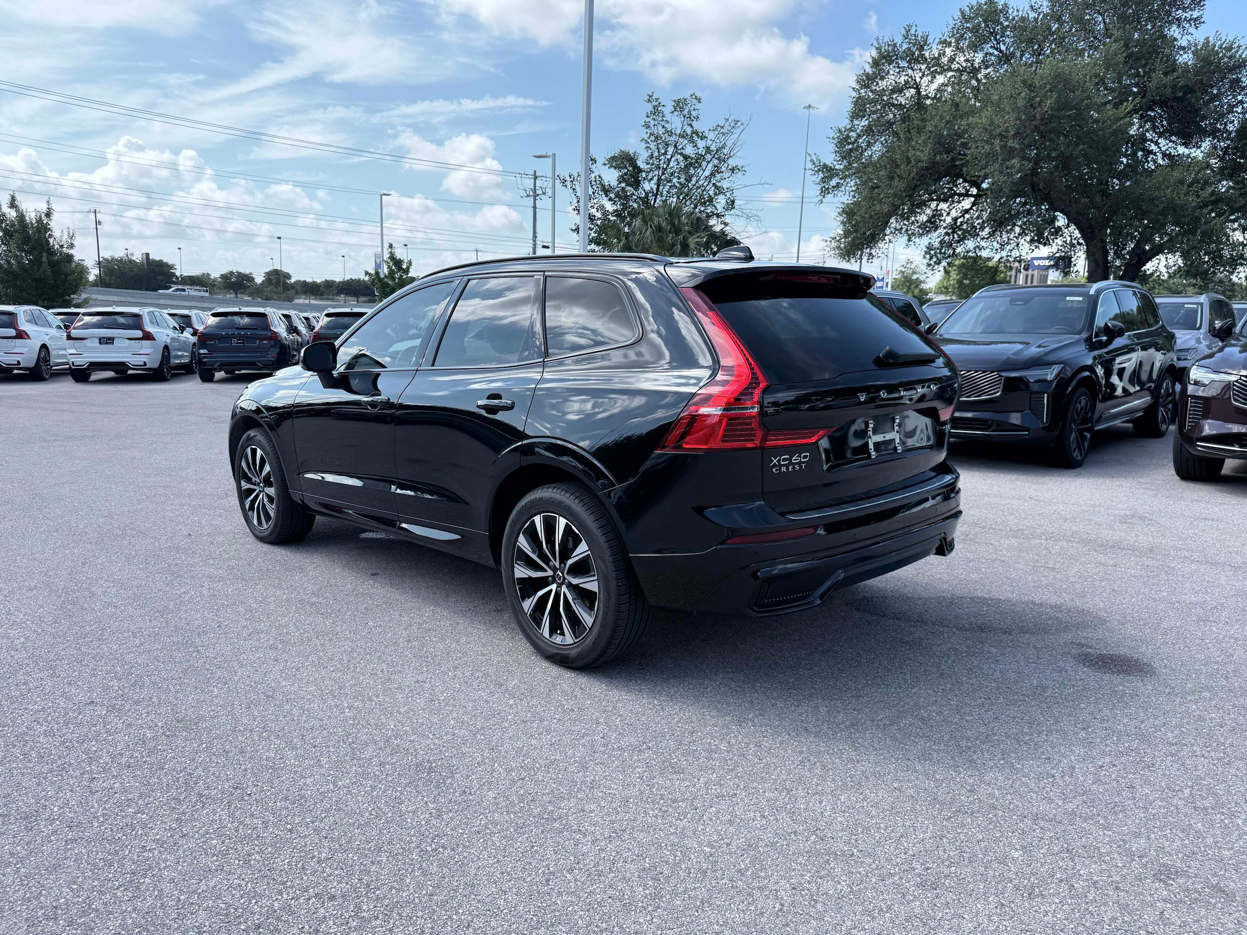 Certified 2024 Volvo XC60 B5 Plus w/ Protection Package Premier AWD/4WD image 4