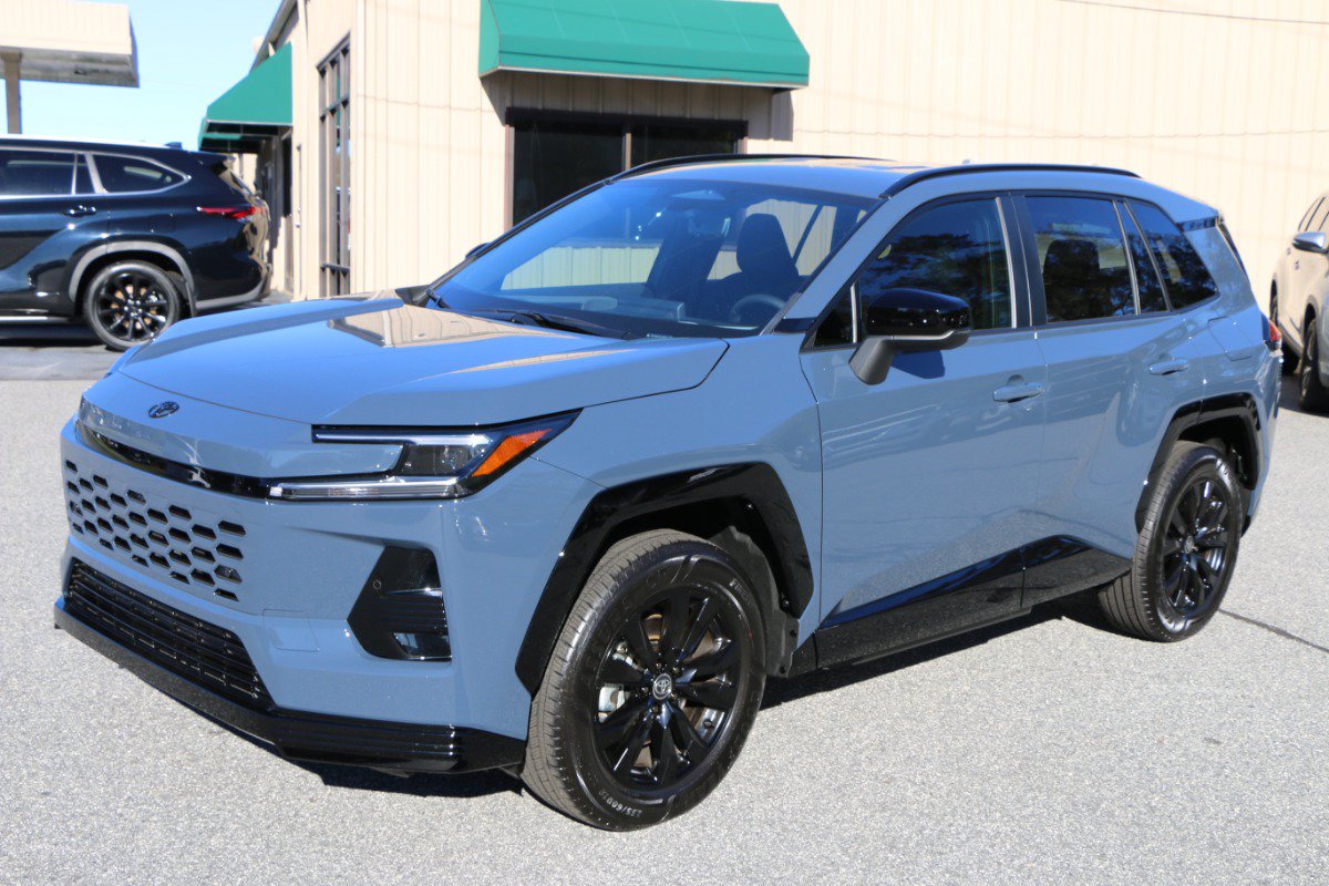 Used 2026 Toyota RAV4 SE w/ Weather Package AWD/4WD image 1