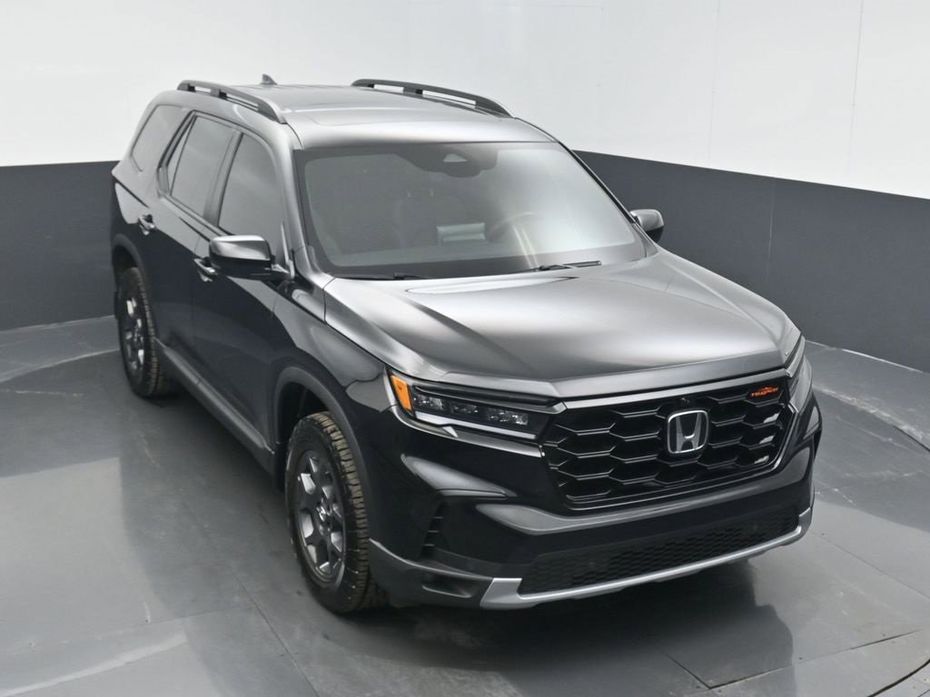 Used 2025 Honda Pilot TrailSport image 3