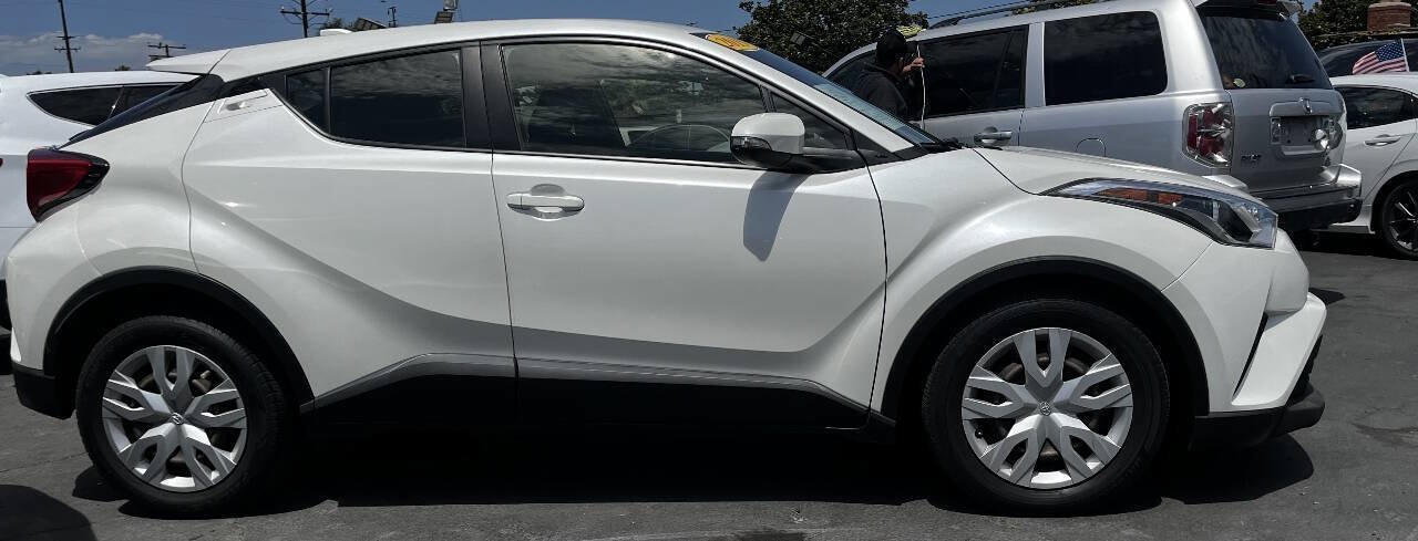Used 2019 Toyota C-HR LE FWD image 5