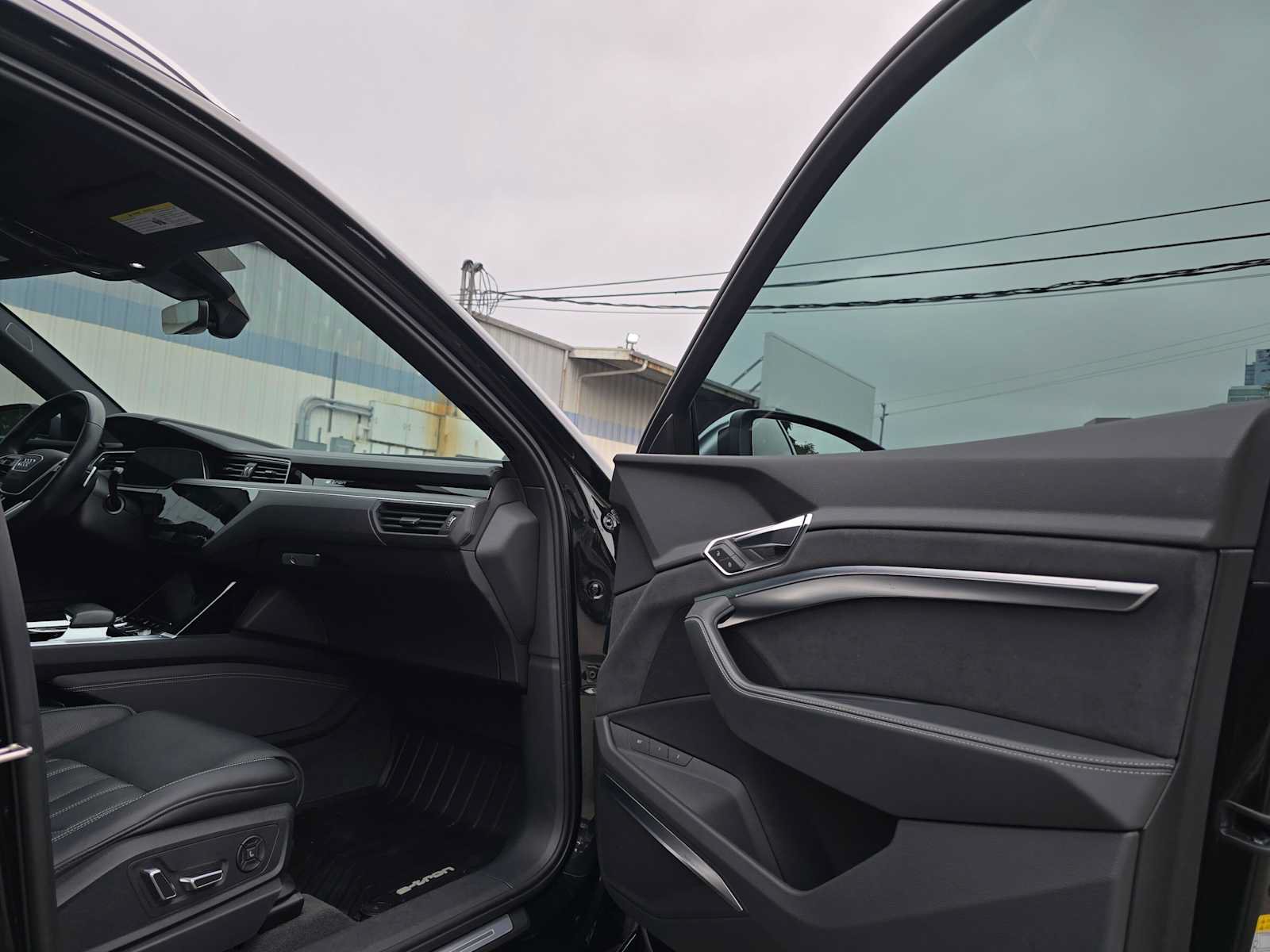 Used 2023 Audi e-tron S Premium Plus AWD/4WD image 11