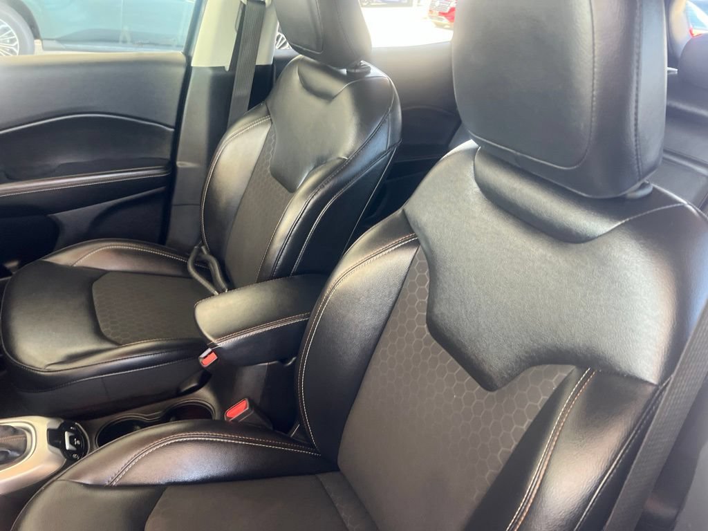Used 2018 Jeep Compass Latitude w/ Cold Weather Group AWD/4WD image 5