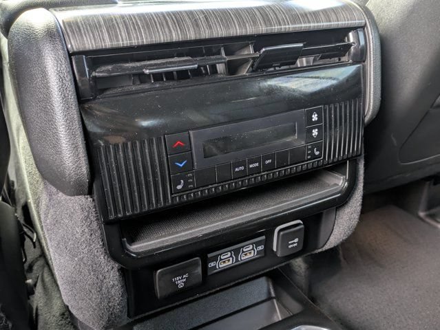Used 2024 Jeep Wagoneer Series III AWD/4WD image 16