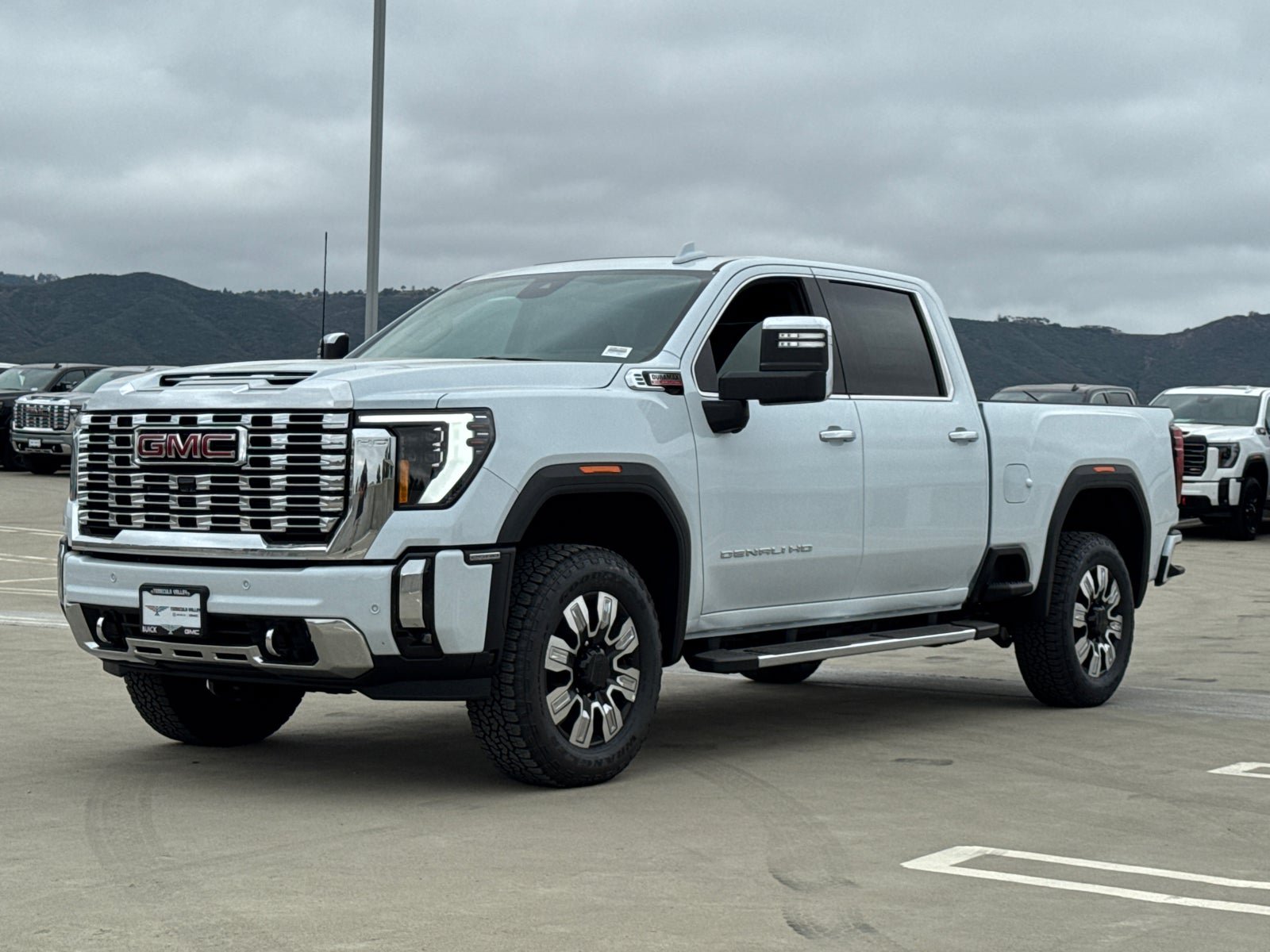 New 2026 GMC Sierra 2500 Denali w/ Denali Reserve Package AWD/4WD image 4