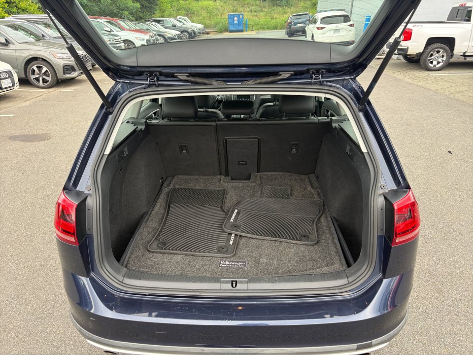 Used 2017 Volkswagen Golf Alltrack AWD/4WD image 15
