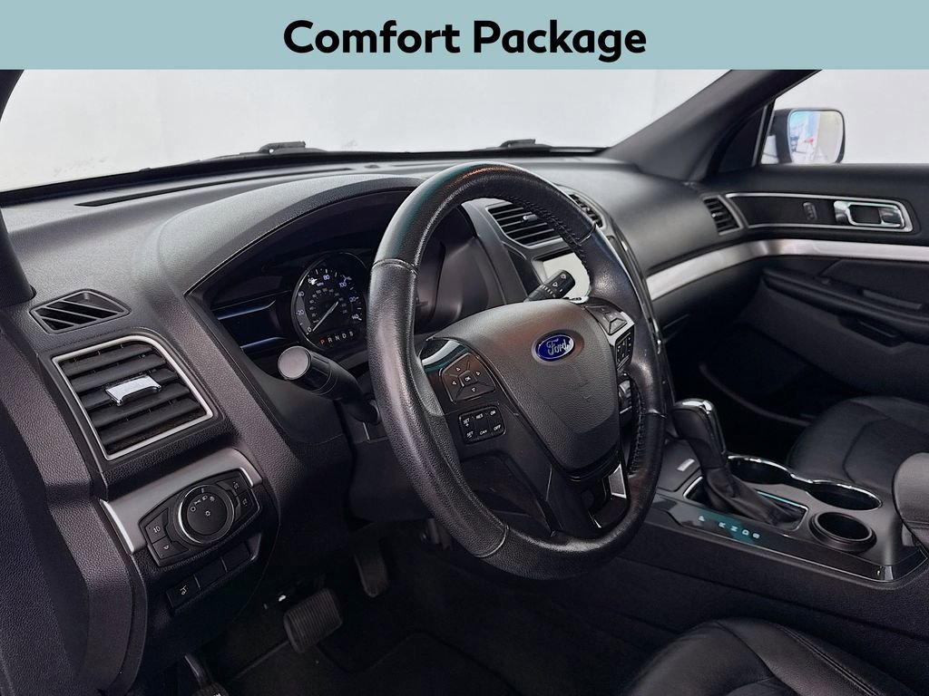 Used 2017 Ford Explorer XLT w/ Equipment Group 202A image 9