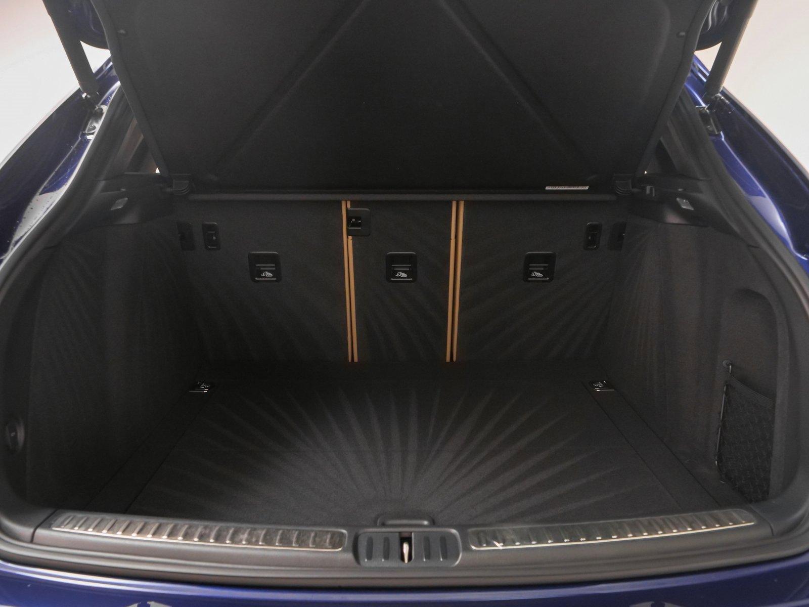 Used 2025 Porsche Macan image 14