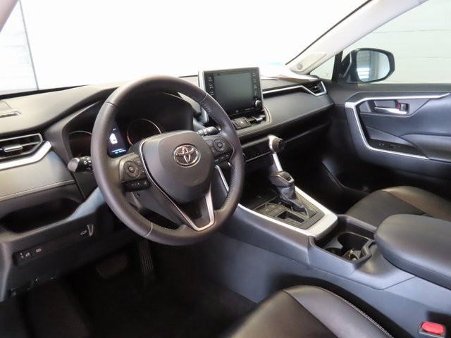 Used 2019 Toyota RAV4 XLE Premium image 4