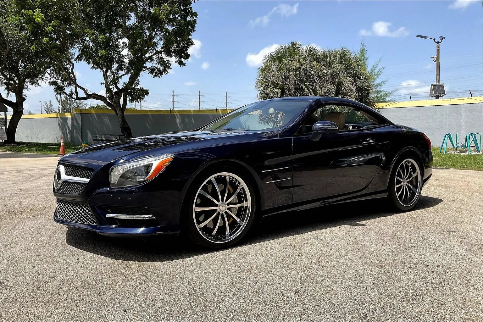 Used 2013 Mercedes-Benz SL 550 w/ Premium Pkg image 40