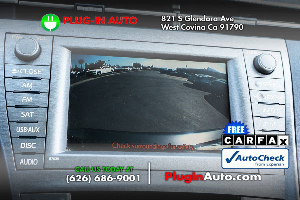 Used 2015 Toyota Prius Five w/ Advanced Technology Package FWD image 29