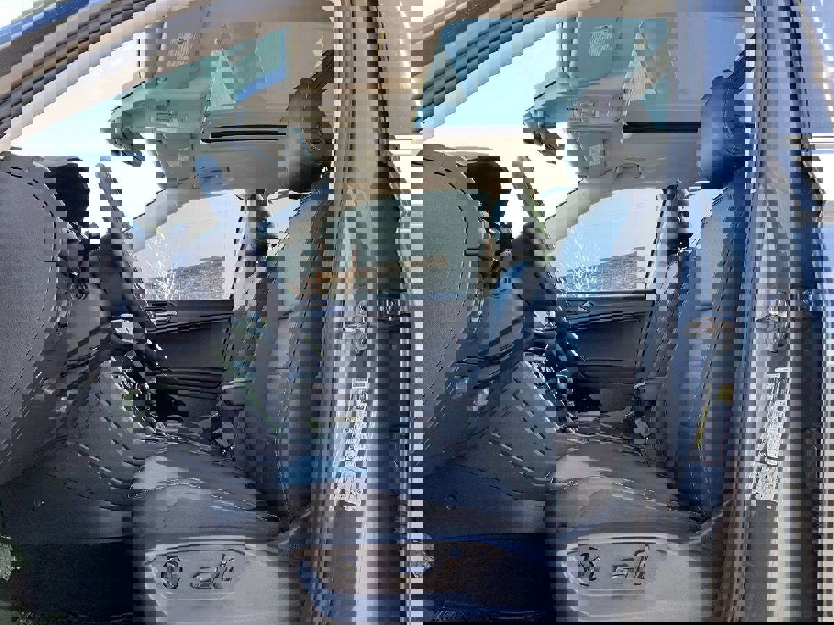 Used 2020 Volkswagen Tiguan SE R-Line image 30