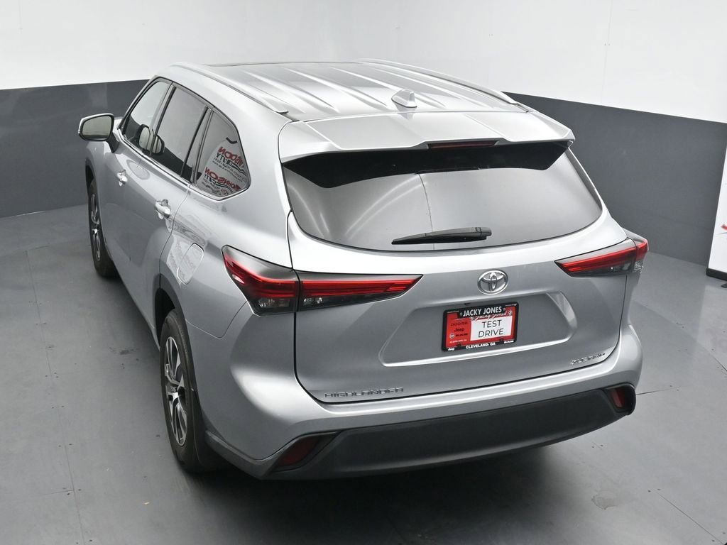 Used 2022 Toyota Highlander XLE AWD/4WD image 31