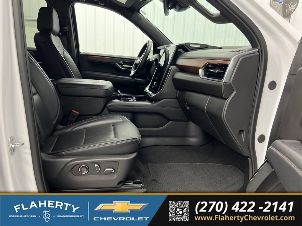 Used 2025 GMC Yukon XL Denali AWD/4WD image 15