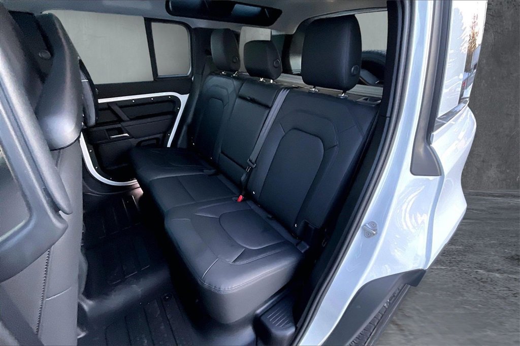 Used 2025 Land Rover Defender 110 S image 21