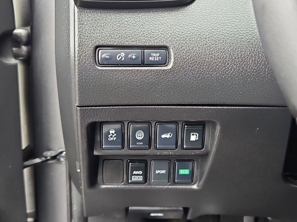 Used 2020 Nissan Rogue SV image 15