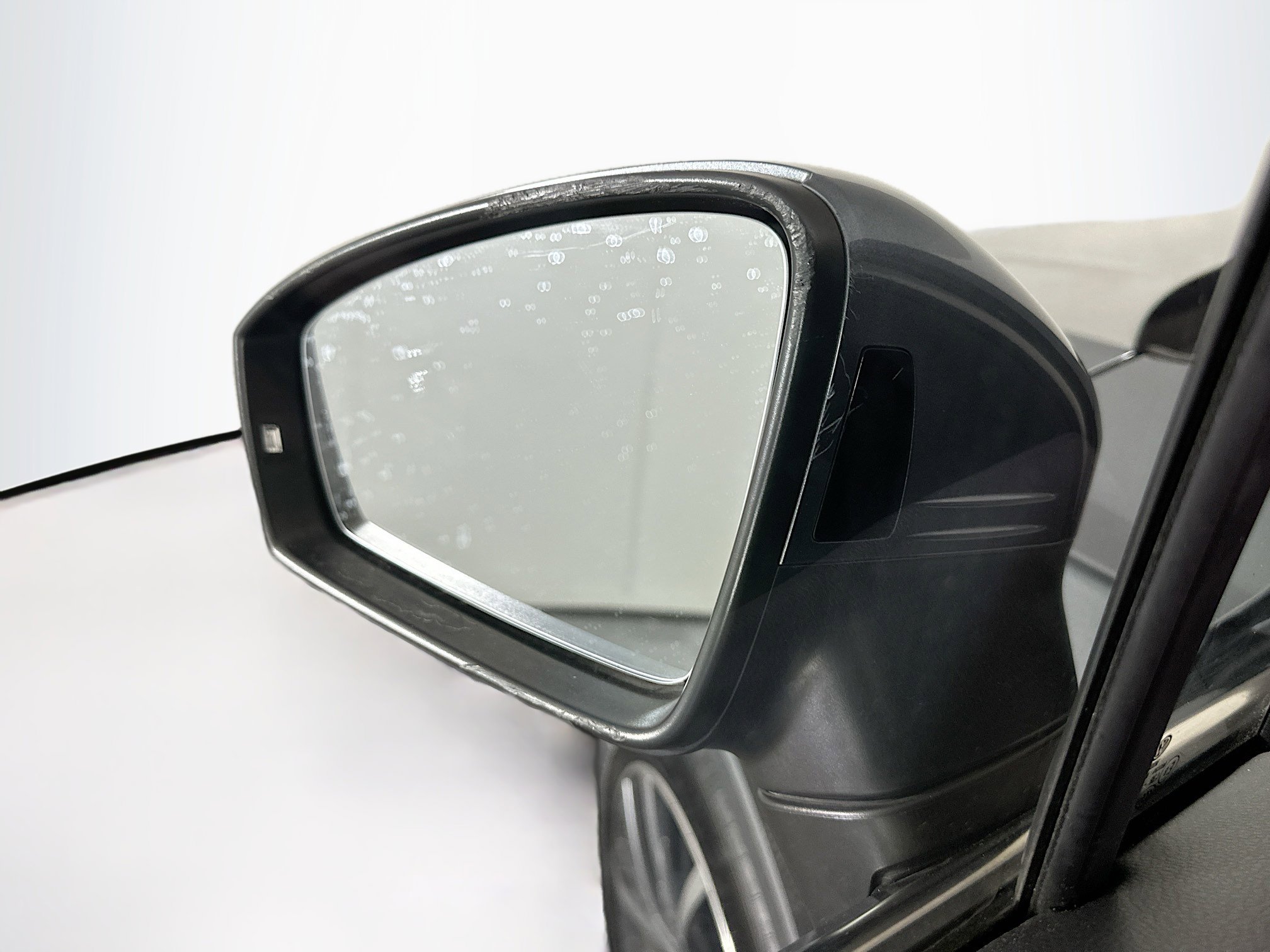Used 2020 Volkswagen Tiguan SE w/ Panoramic Sunroof Package FWD image 16
