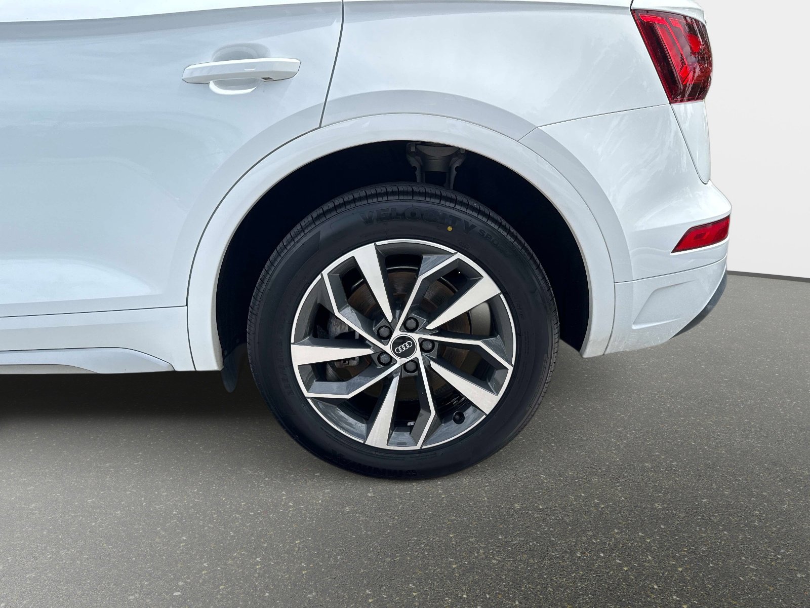 Used 2021 Audi Q5 Premium Plus w/ Premium Plus Package image 11