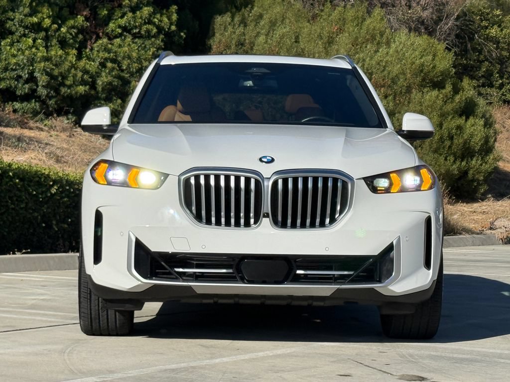 Used 2024 BMW X5 xDrive40i w/ Premium Package AWD/4WD image 4