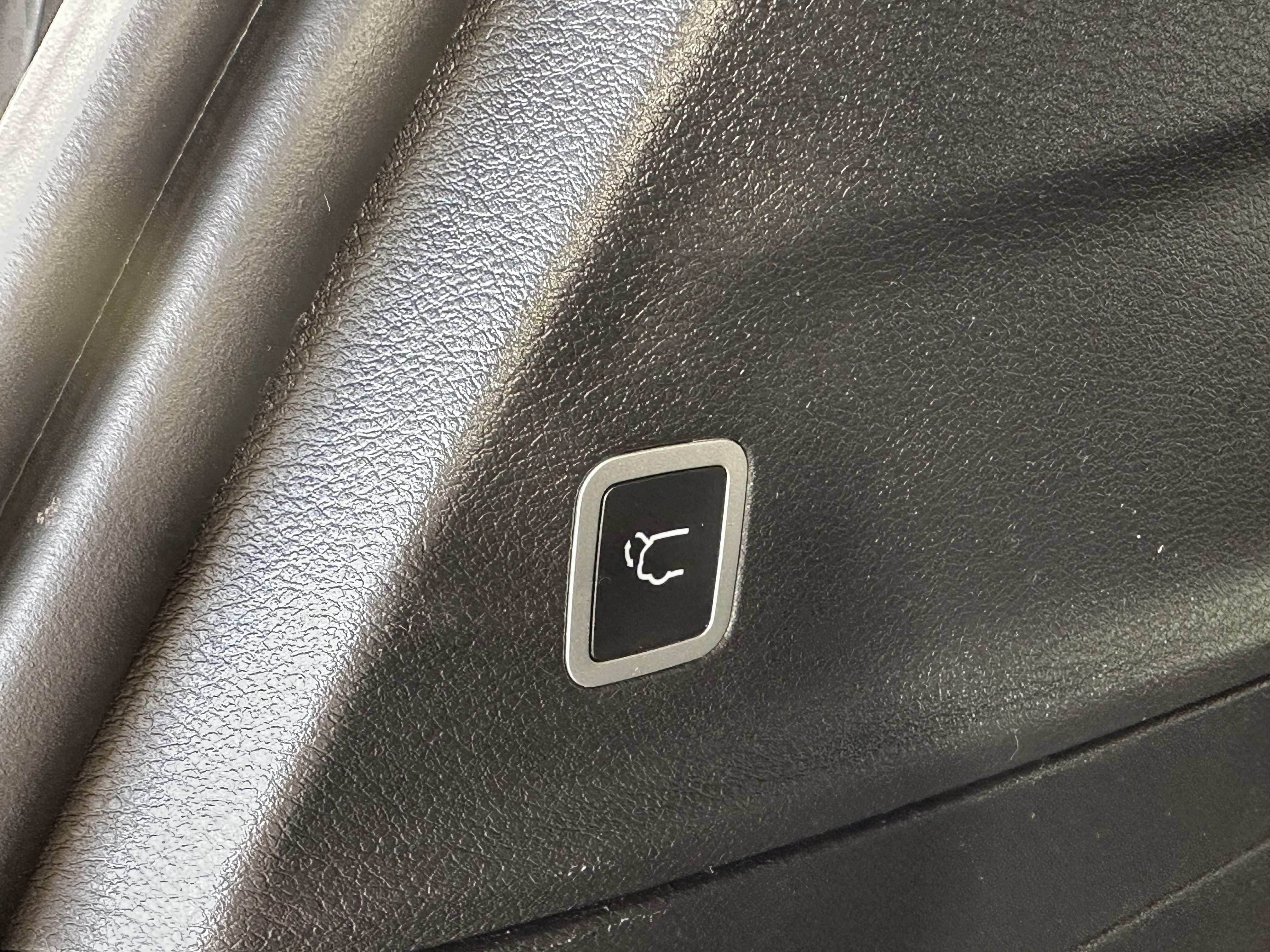 Used 2025 Chrysler Pacifica Limited image 16