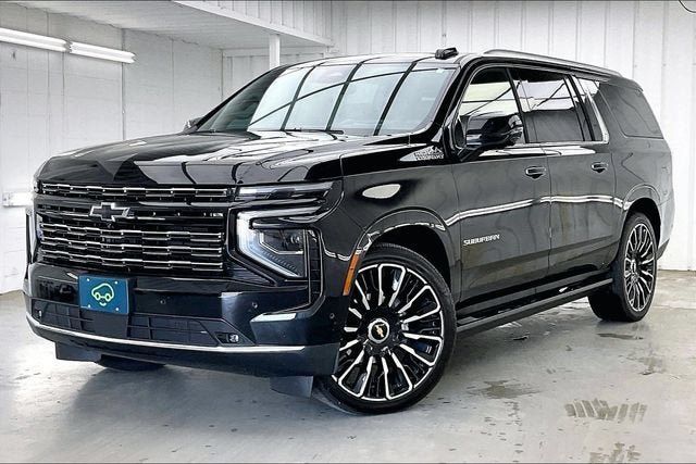 Certified 2025 Chevrolet Suburban High Country AWD/4WD image 2