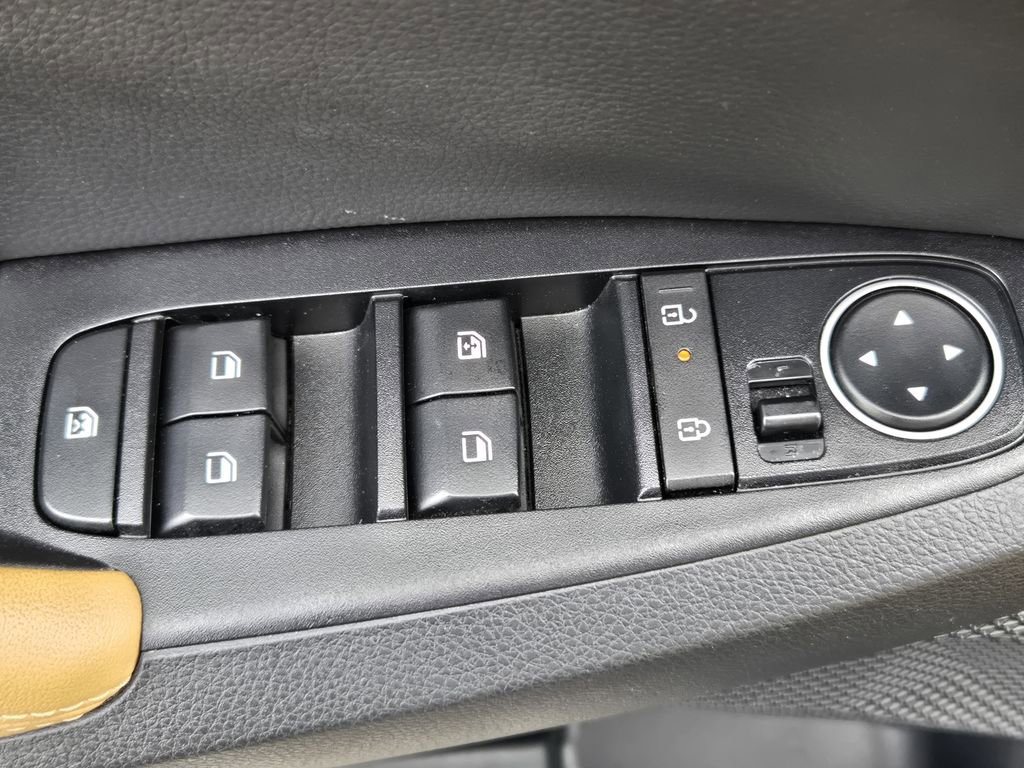 Used 2024 Kia Seltos EX image 16