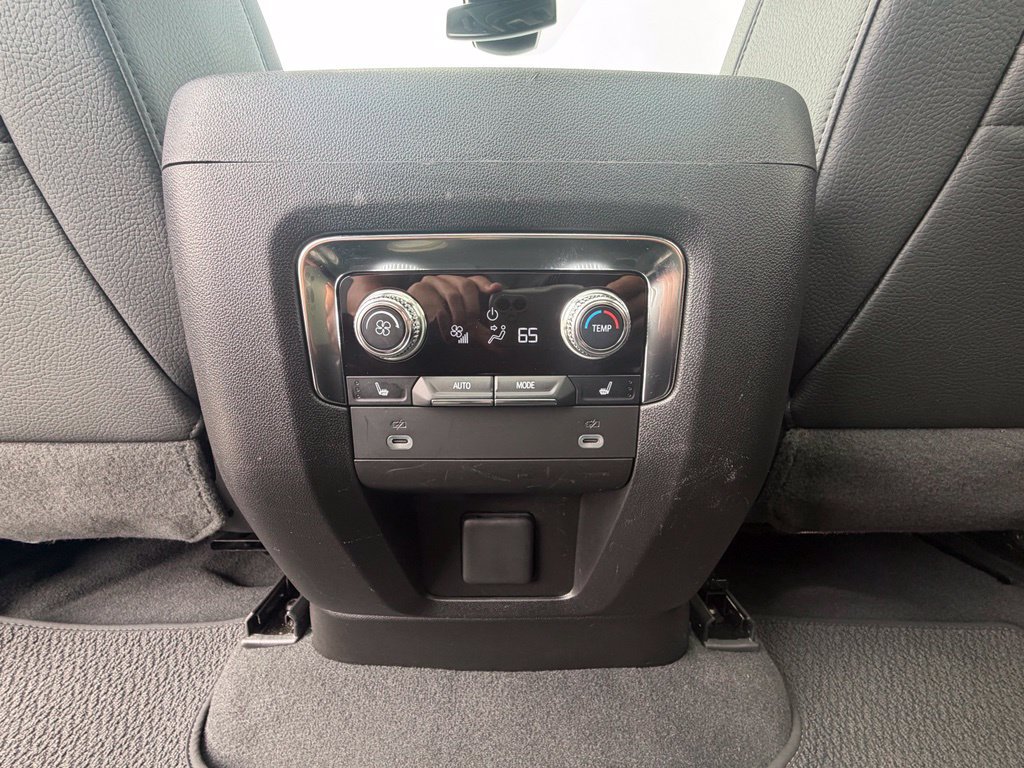 Used 2023 GMC Yukon XL Denali AWD/4WD image 8