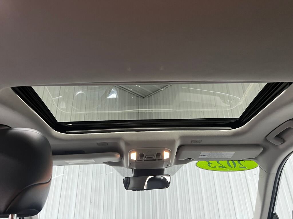 Used 2023 Toyota Highlander XLE image 19