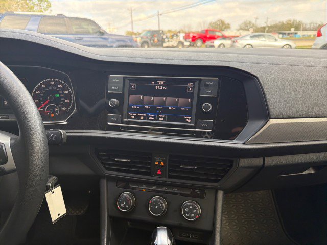 Used 2021 Volkswagen Jetta S w/ Driver Assistance Package image 18