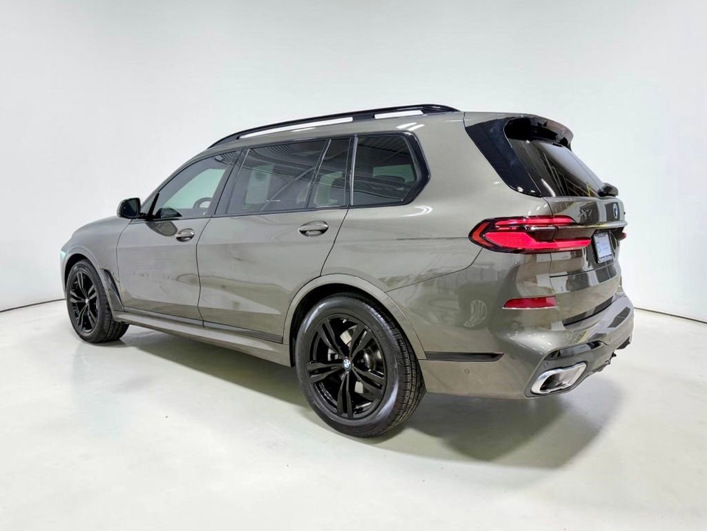 Used 2025 BMW X7 xDrive40i w/ M Sport Package AWD/4WD image 24