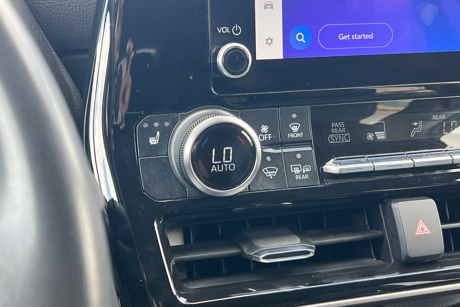 Used 2024 Toyota Highlander XLE image 29