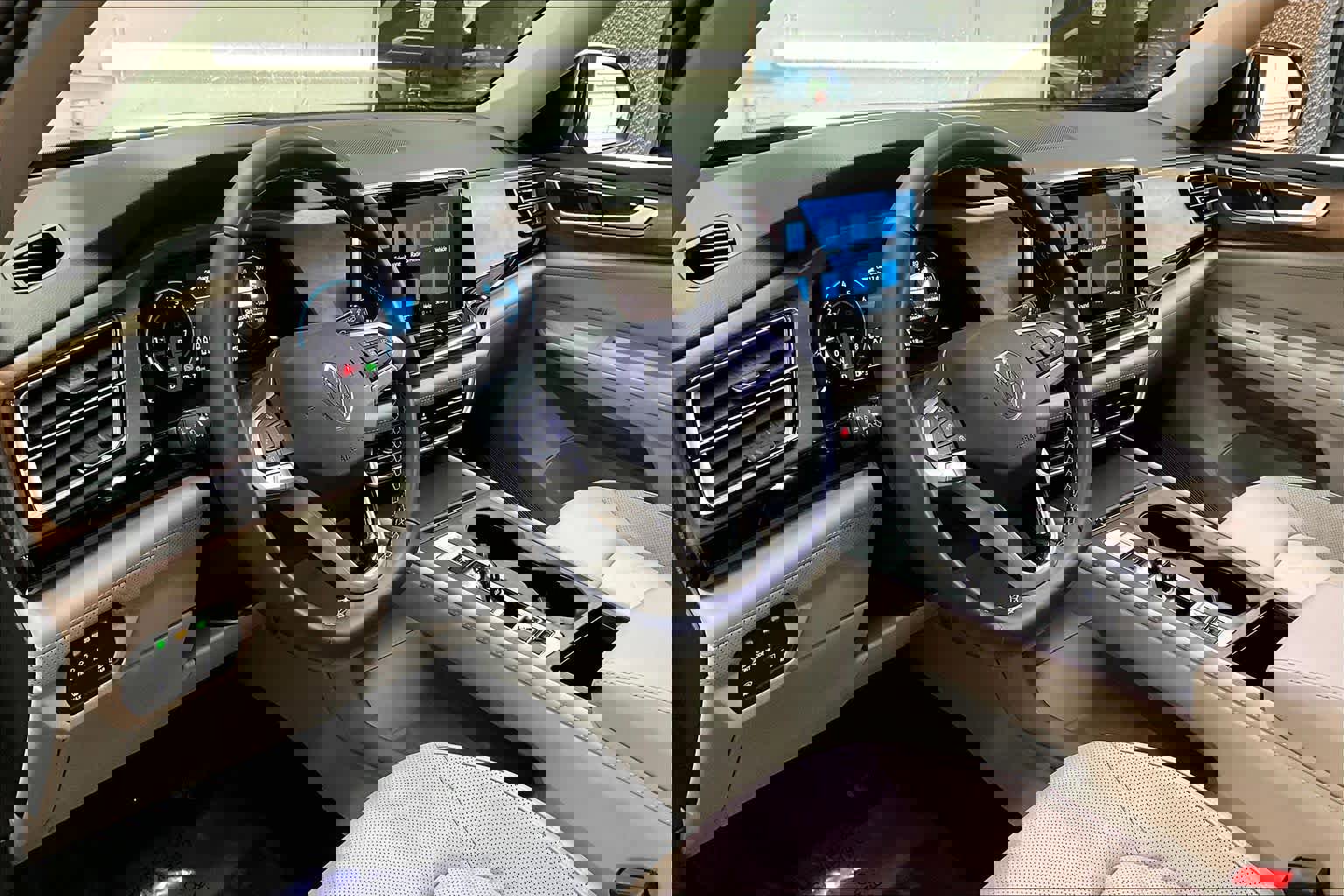 Used 2024 Volkswagen Atlas SE image 17