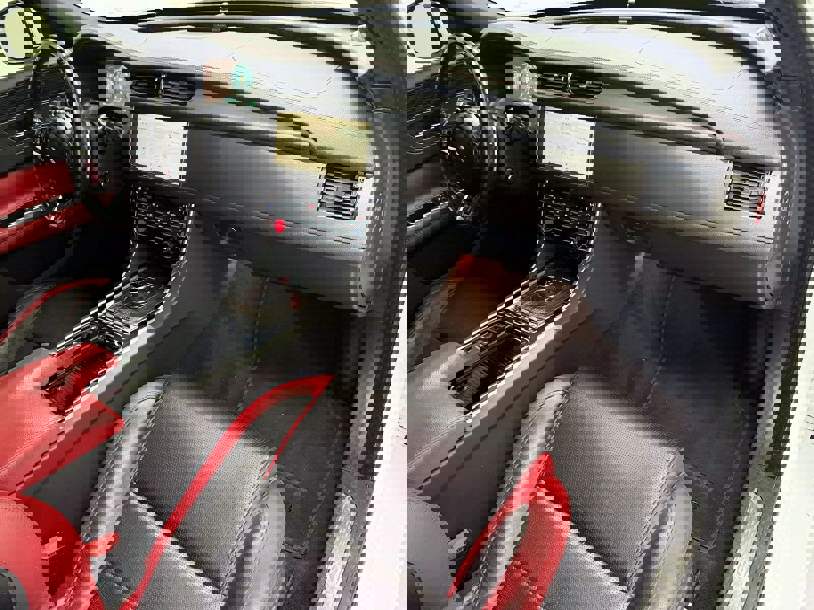 Used 2018 Jaguar XF S image 17