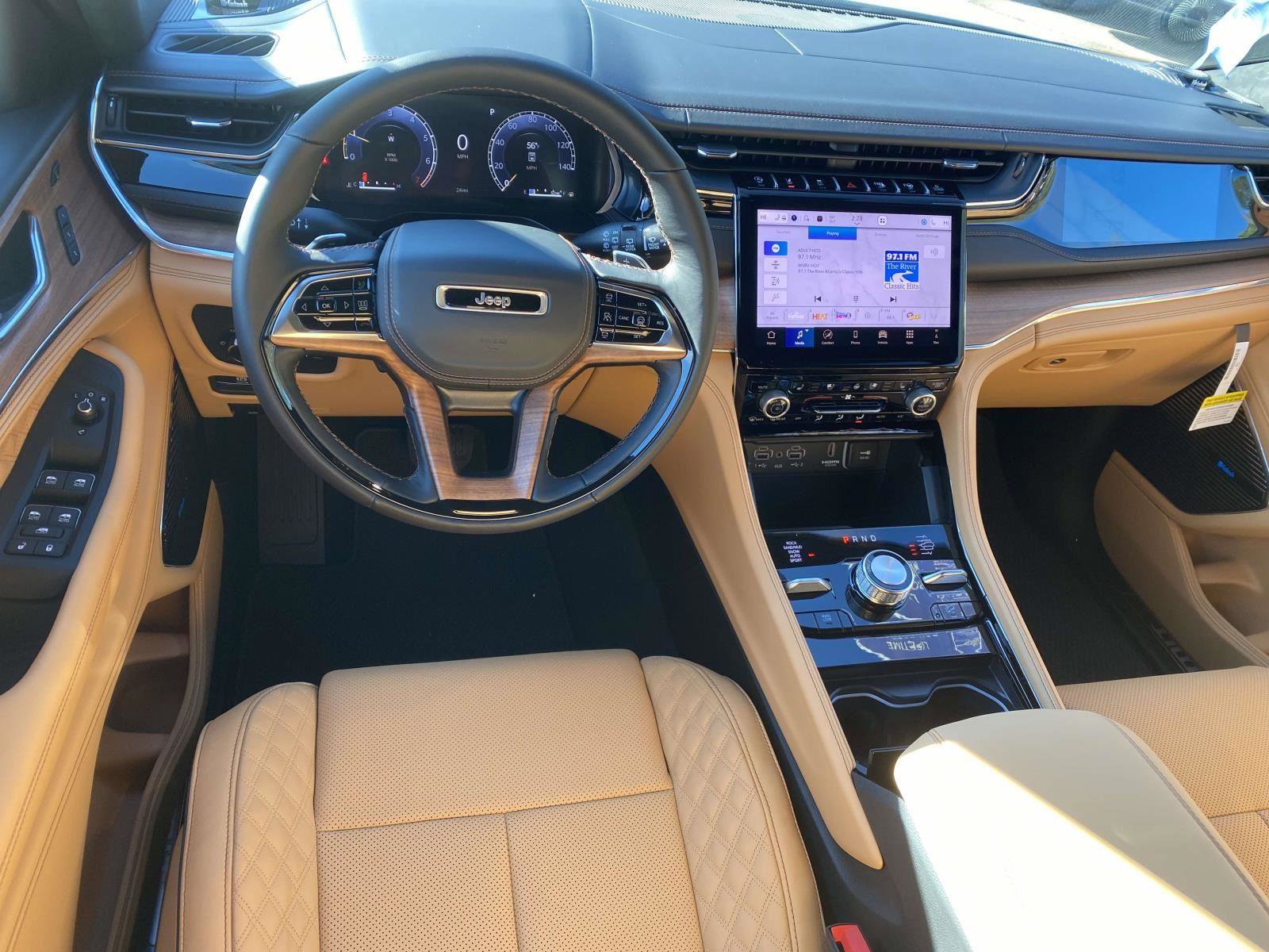 New 2025 Jeep Grand Cherokee Summit image 9