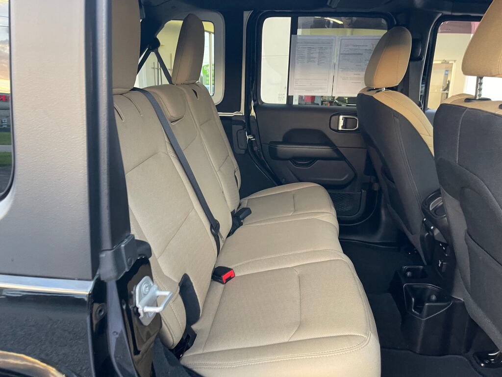 Used 2021 Jeep Wrangler Unlimited Sahara AWD/4WD image 29
